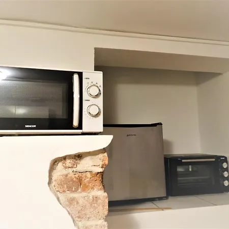 Apartment Basic Underground Next To The Center - Tram Line, Cool Local Area *