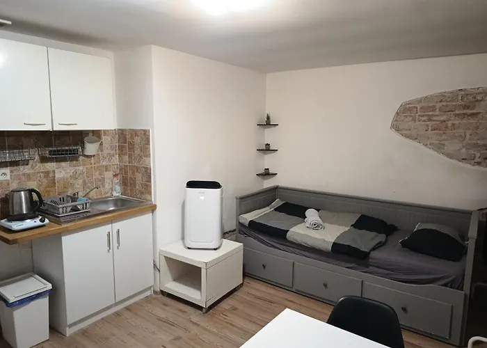 Appartement Basic Underground Next To The Center - Tram Line, Cool Local Area