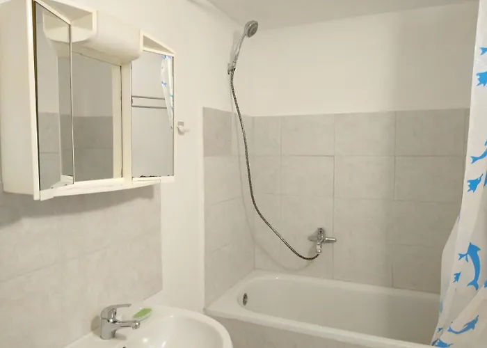 Appartement Basic Underground Next To The Center - Tram Line, Cool Local Area